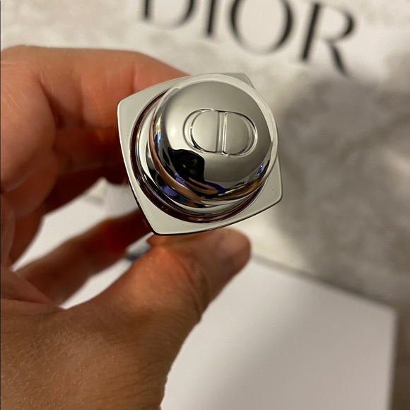 Dior Backstage Glossy Lip Shine in Deep Red - Picture 2 of 4